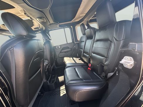 Used 2021 Jeep Wrangler Unlimited Sahara AWD/4WD image 17
