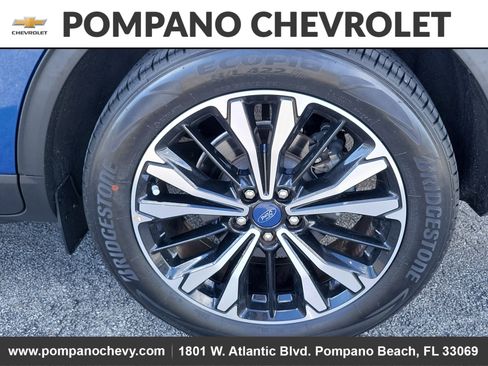 Used 2022 Ford Escape SE w/ SE Sport Appearance Package image 12