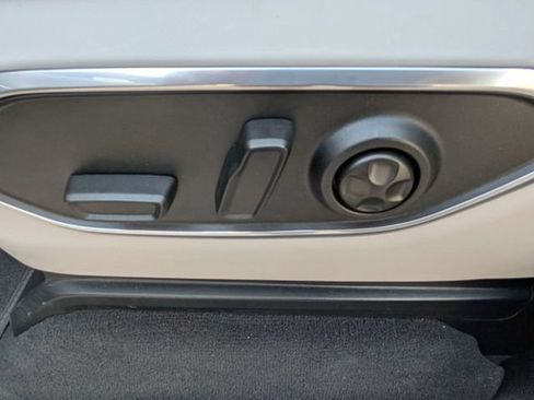 Used 2024 Jeep Wagoneer L Series II w/ Flexible Seating Group AWD/4WD image 18