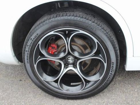 Used 2023 Alfa Romeo Stelvio Veloce image 38