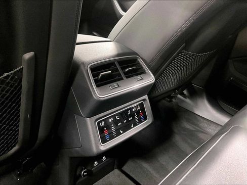 Used 2022 Audi e-tron Premium Plus image 26