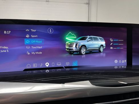 Certified 2025 Cadillac Escalade ESV Sport w/ Touring Package AWD/4WD image 21