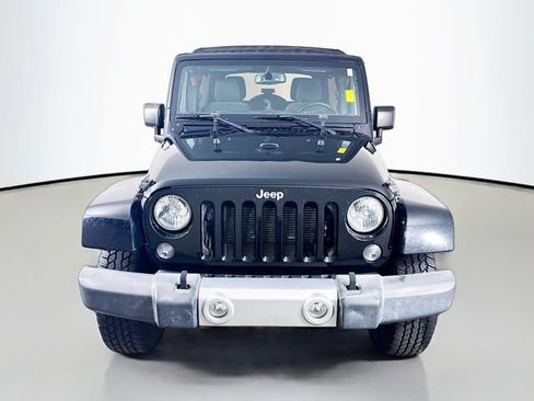 Used 2015 Jeep Wrangler Unlimited Sahara w/ Max Tow Package AWD/4WD image 2