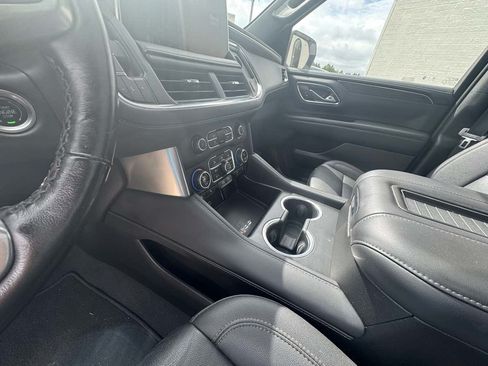 Used 2022 Chevrolet Tahoe Z71 w/ Luxury Package AWD/4WD image 22