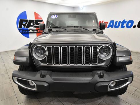 Used 2025 Jeep Wrangler Unlimited Sahara image 8