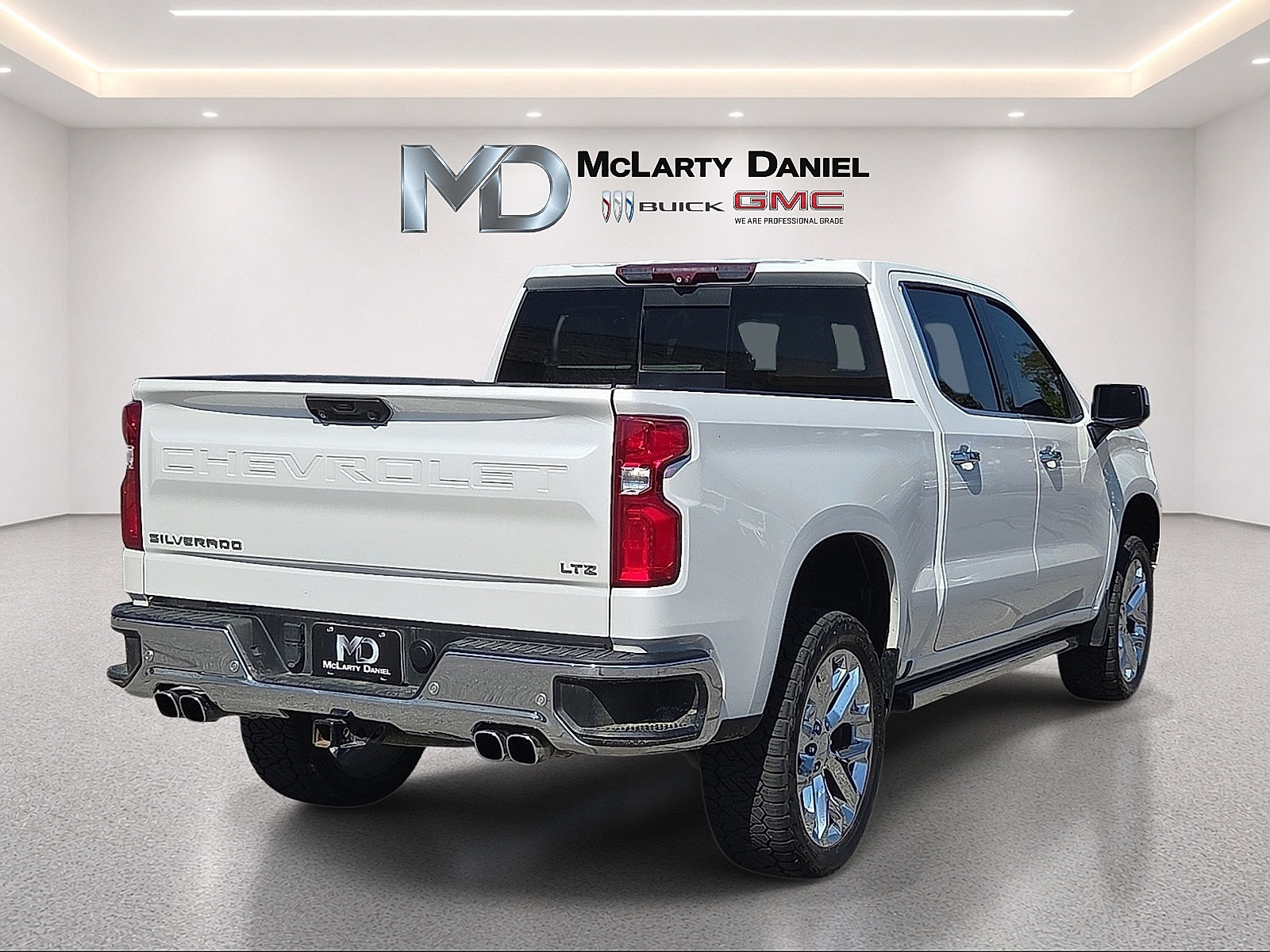 Used 2022 Chevrolet Silverado 1500 LTZ w/ LTZ Premium Package AWD/4WD image 14