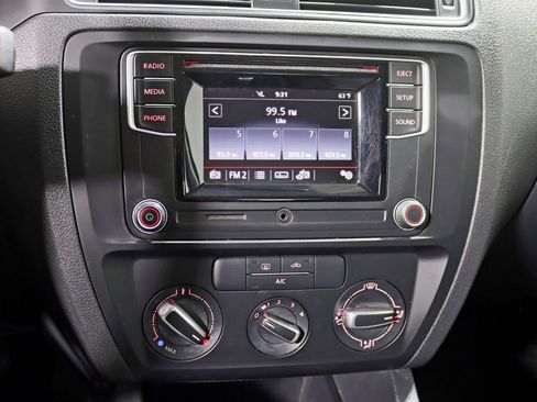 Used 2017 Volkswagen Jetta S image 17