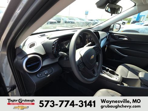 New 2026 Chevrolet Trax LS w/ LS Convenience Package FWD image 14