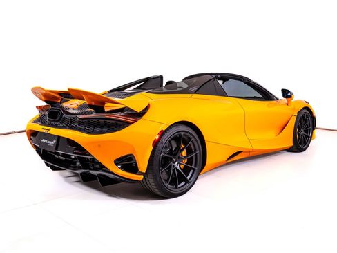 Used 2026 McLaren 750S Spider RWD image 7
