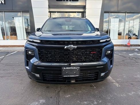 Used 2024 Chevrolet Traverse RS image 7
