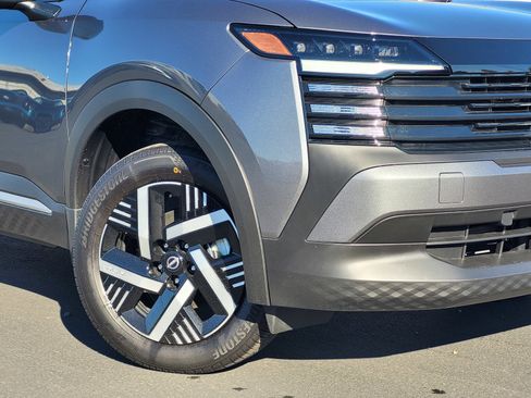 New 2026 Nissan Kicks SV w/ SV Premium Package image 3