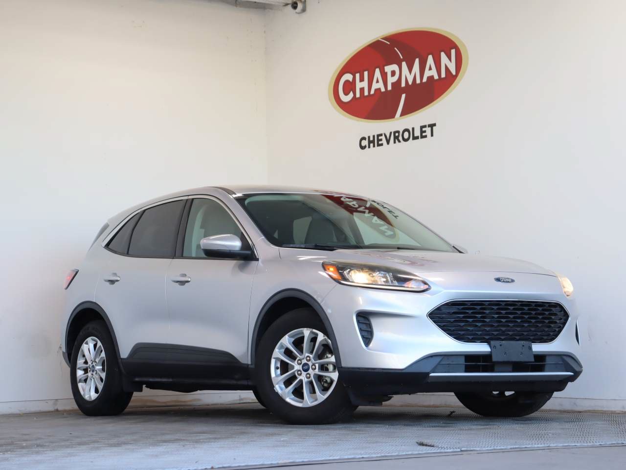 Used 2020 Ford Escape SE FWD image 1