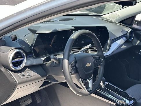 Certified 2024 Chevrolet Trax LT w/ Driver Confidence Package FWD image 10