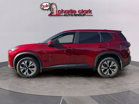 Used 2023 Nissan Rogue SV FWD image 3