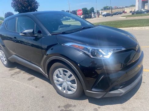 Used 2019 Toyota C-HR LE FWD image 3