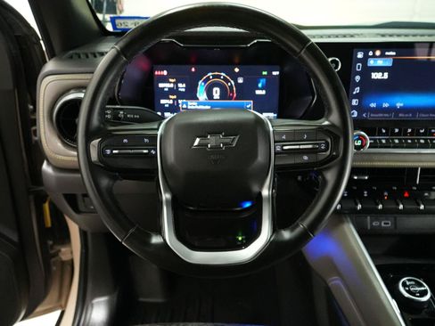 Used 2024 Chevrolet Colorado ZR2 w/ Technology Package AWD/4WD image 21