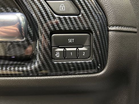 Used 2019 Chevrolet Silverado 1500 High Country w/ High Country Premium Package image 17