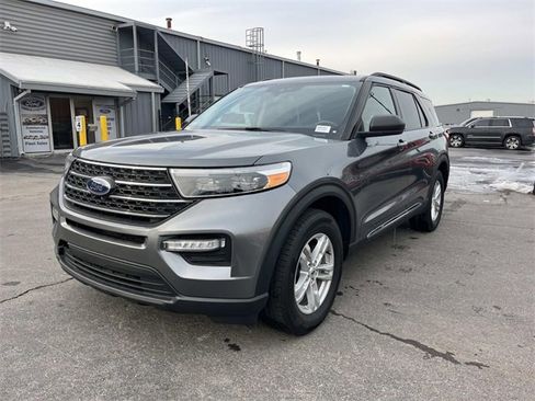 Used 2022 Ford Explorer XLT w/ Equipment Group 202A image 7