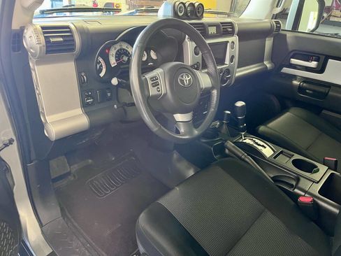 Used 2010 Toyota FJ Cruiser Base 4x4 4dr SUV 5A image 15