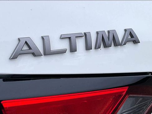 Used 2025 Nissan Altima 2.5 SV image 9