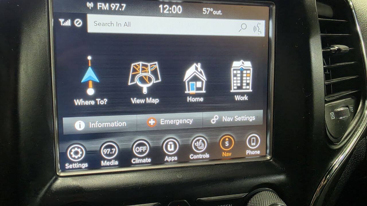 Used 2018 Jeep Grand Cherokee Altitude AWD/4WD image 34
