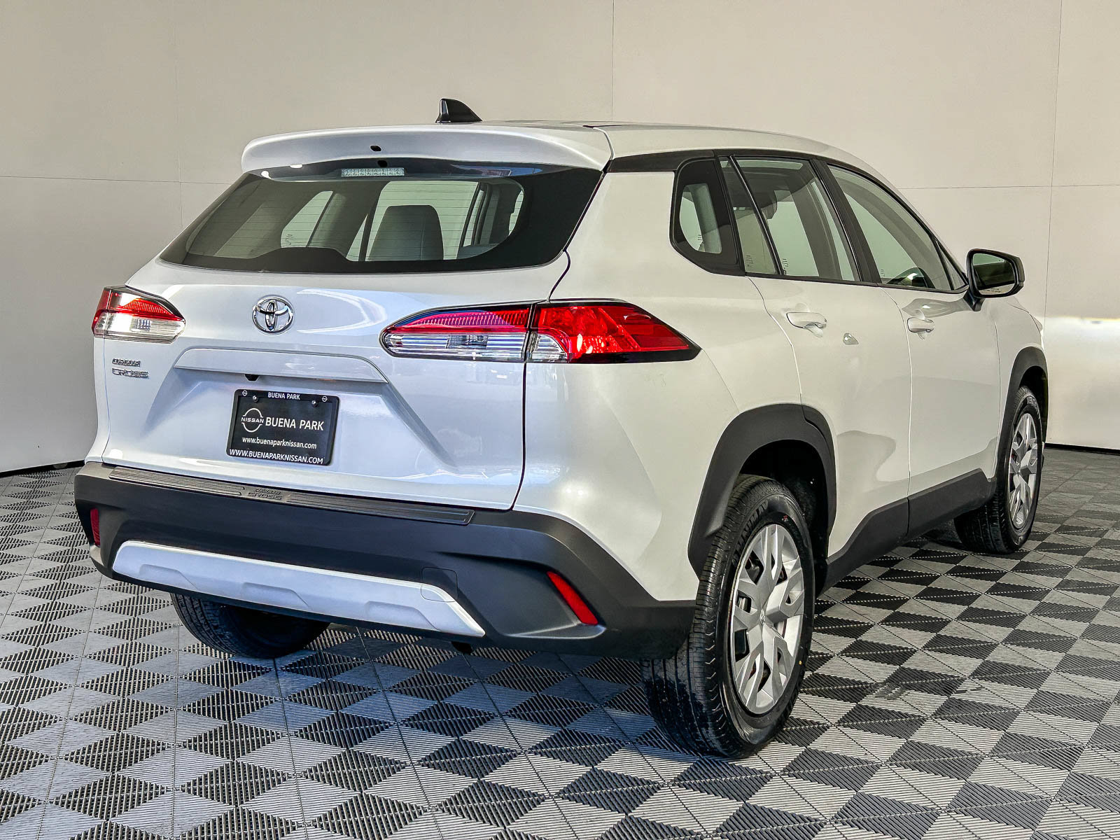 Used 2025 Toyota Corolla Cross L FWD image 4