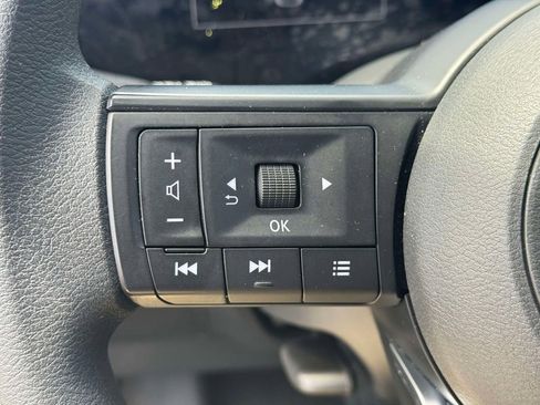 Used 2025 Nissan Kicks SV AWD/4WD image 19