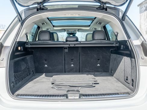 Used 2024 Mercedes-Benz GLE 350 4MATIC w/ Driver Assistance Package image 38