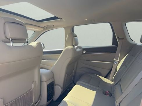 Used 2016 Jeep Grand Cherokee Limited AWD/4WD image 8