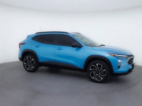 Used 2025 Chevrolet Trax RS w/ Driver Confidence Package image 10