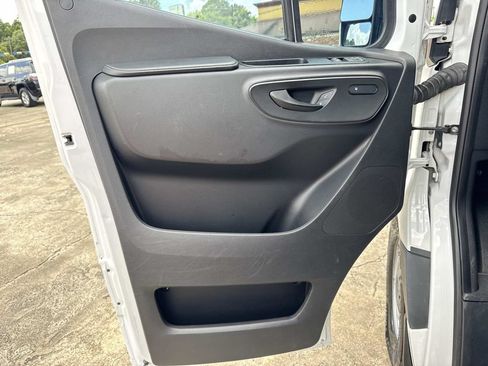 Used 2021 Mercedes-Benz Sprinter 2500 image 35