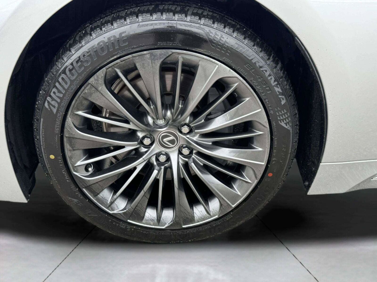 Used 2023 Lexus LS 500 w/ Interior Upgrade Package RWD image 46
