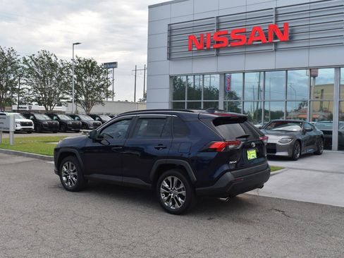 Used 2020 Toyota RAV4 XLE Premium FWD image 6