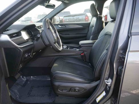 New 2025 Jeep Grand Cherokee Altitude image 25