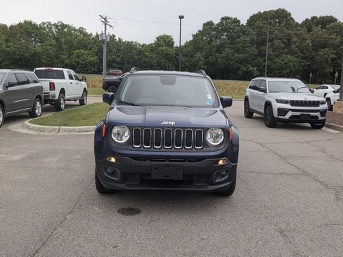 Used 2018 Jeep Renegade Latitude w/ Popular Equipment Group AWD/4WD image 8