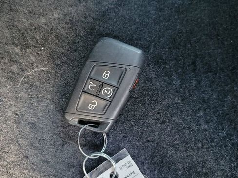 Used 2023 Volkswagen Tiguan SE FWD image 28