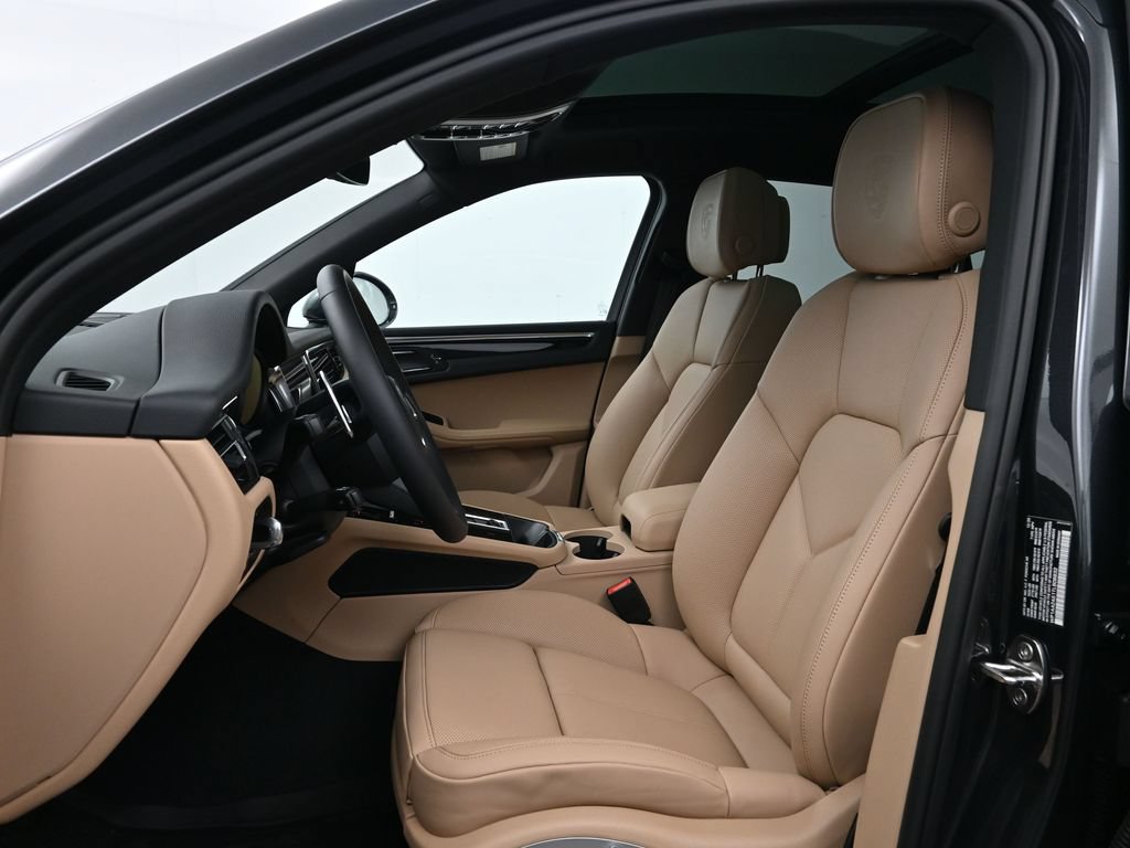 Used 2026 Porsche Macan AWD/4WD image 5