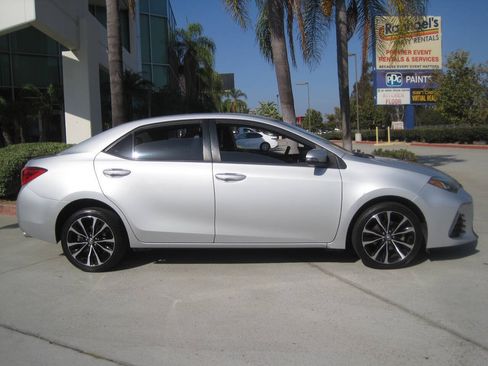 Used 2017 Toyota Corolla SE FWD image 8