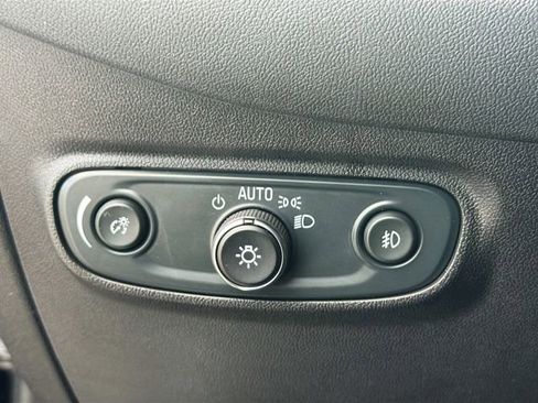 Used 2024 Chevrolet Equinox Premier FWD image 33