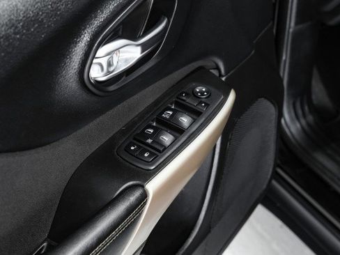 Used 2018 Jeep Cherokee Latitude image 39