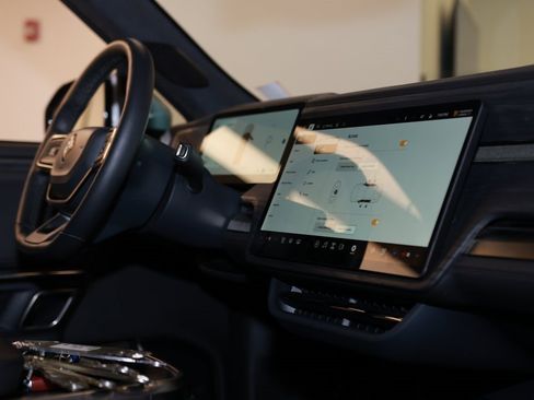 Used 2023 Rivian R1S Adventure image 18