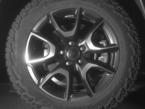 Used 2025 Jeep Compass Trailhawk AWD/4WD image 13