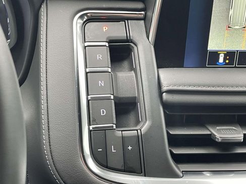 Used 2024 Chevrolet Suburban Z71 w/ Luxury Package image 29