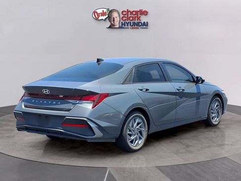 Certified 2024 Hyundai Elantra SEL FWD image 5