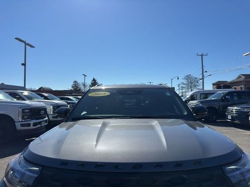 Used 2025 Ford Explorer ST-Line image 27