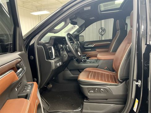 Used 2024 GMC Sierra 1500 Denali Ultimate image 3