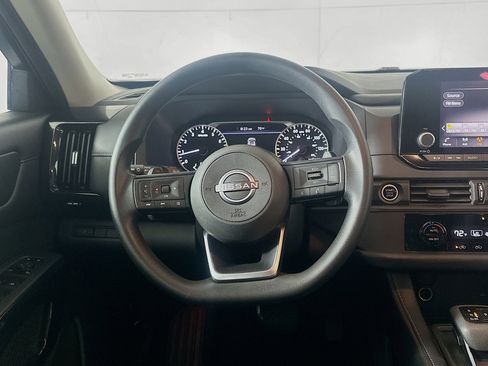 Used 2024 Nissan Pathfinder S image 18