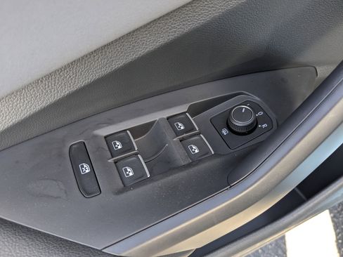 New 2026 Volkswagen Jetta SE FWD image 18