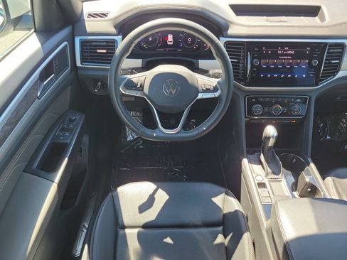 Used 2023 Volkswagen Atlas Cross Sport SE FWD image 14