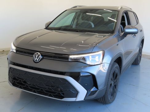 New 2026 Volkswagen Taos SE FWD image 9